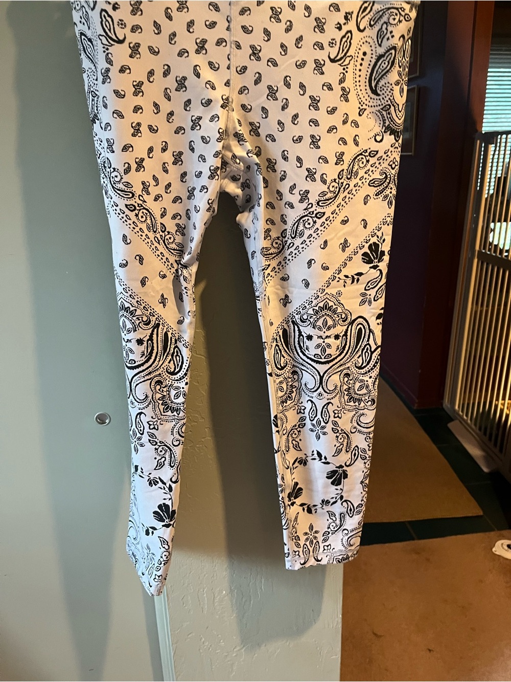 Athleta White and Black Paisley women’s Xl Leggings